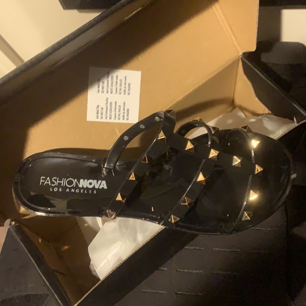 Fashion nova sandals, size 7, never worn